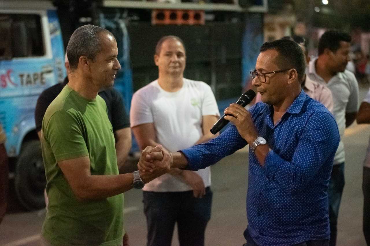 Camacã: Serviço de esgoto, asfalto e revitalização de praças foram entregues em Leoventura oficialmente